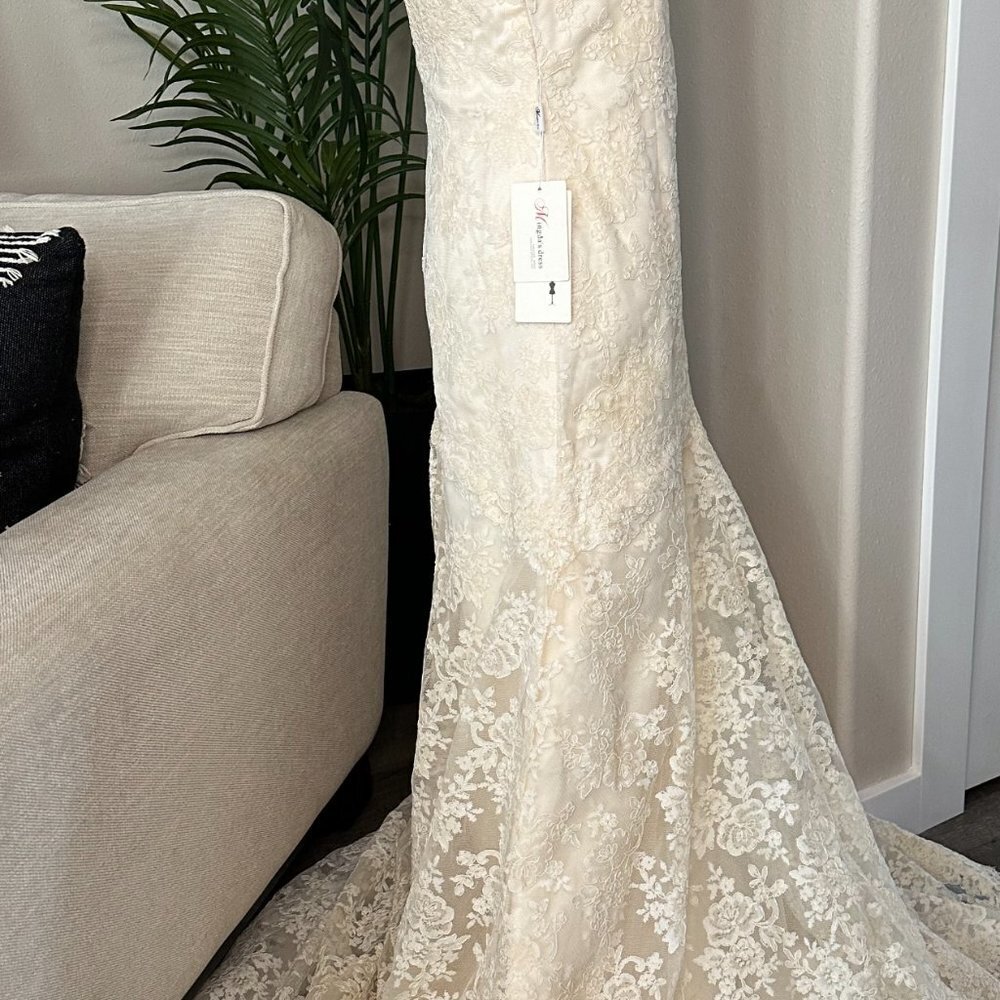 Lace bridal gown - Picture 2 of 8